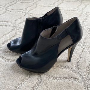 Super sexy Nine West peep toe heels.